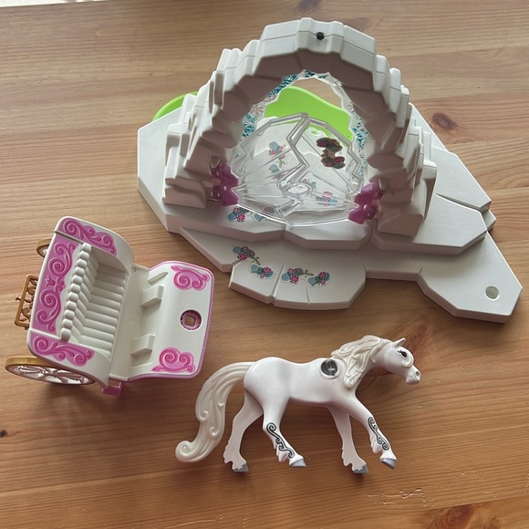 Random Playmobil Pieces - Picture 1 of 5